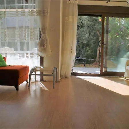 Kuşadası Merkezde Villa
