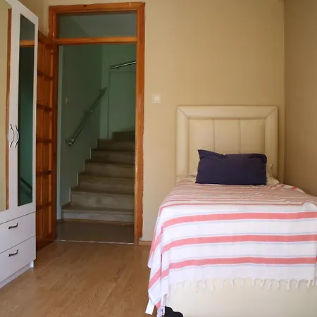 Kusadasi Merkezde Villa *